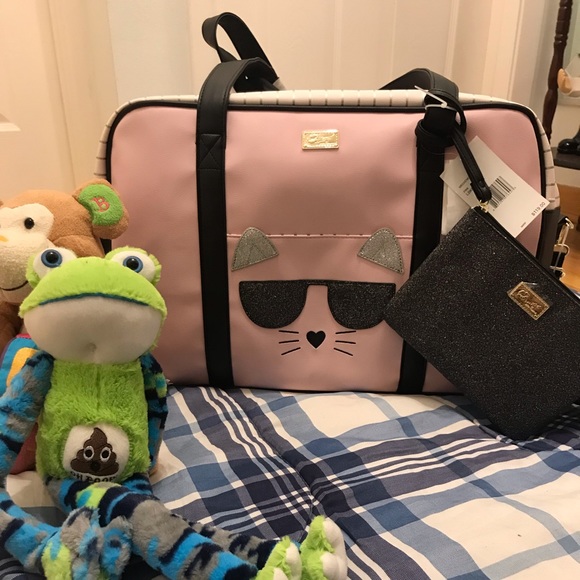 ❌SOLD❌BRAND NEW BETSEY JOHNSON WEEKENDER BAG - Picture 2 of 5